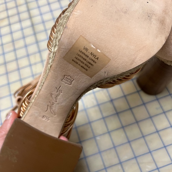 Vince Camuto Nyla never worn! Rose gold 9.5 - Picture 3 of 5